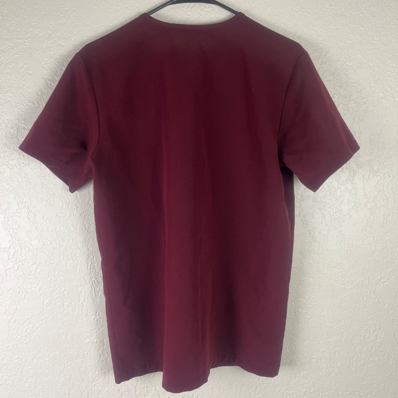 Figs Men’s Leon Three Pockets Scrub Top Sz XS Maroon Medical PO 1619 - Picture 5 of 9